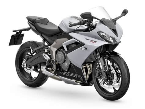 triumph daytona 660.